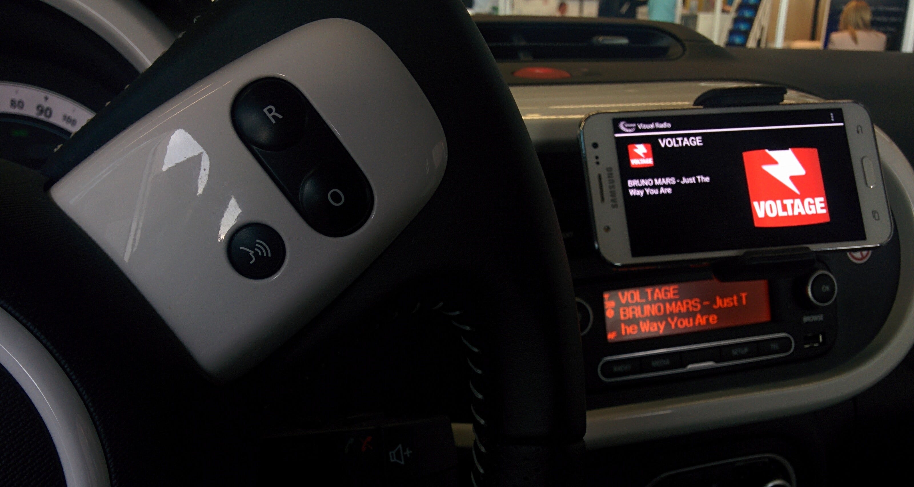 A RadioDNS compatible car head unit that pairs with a phone to show visuals